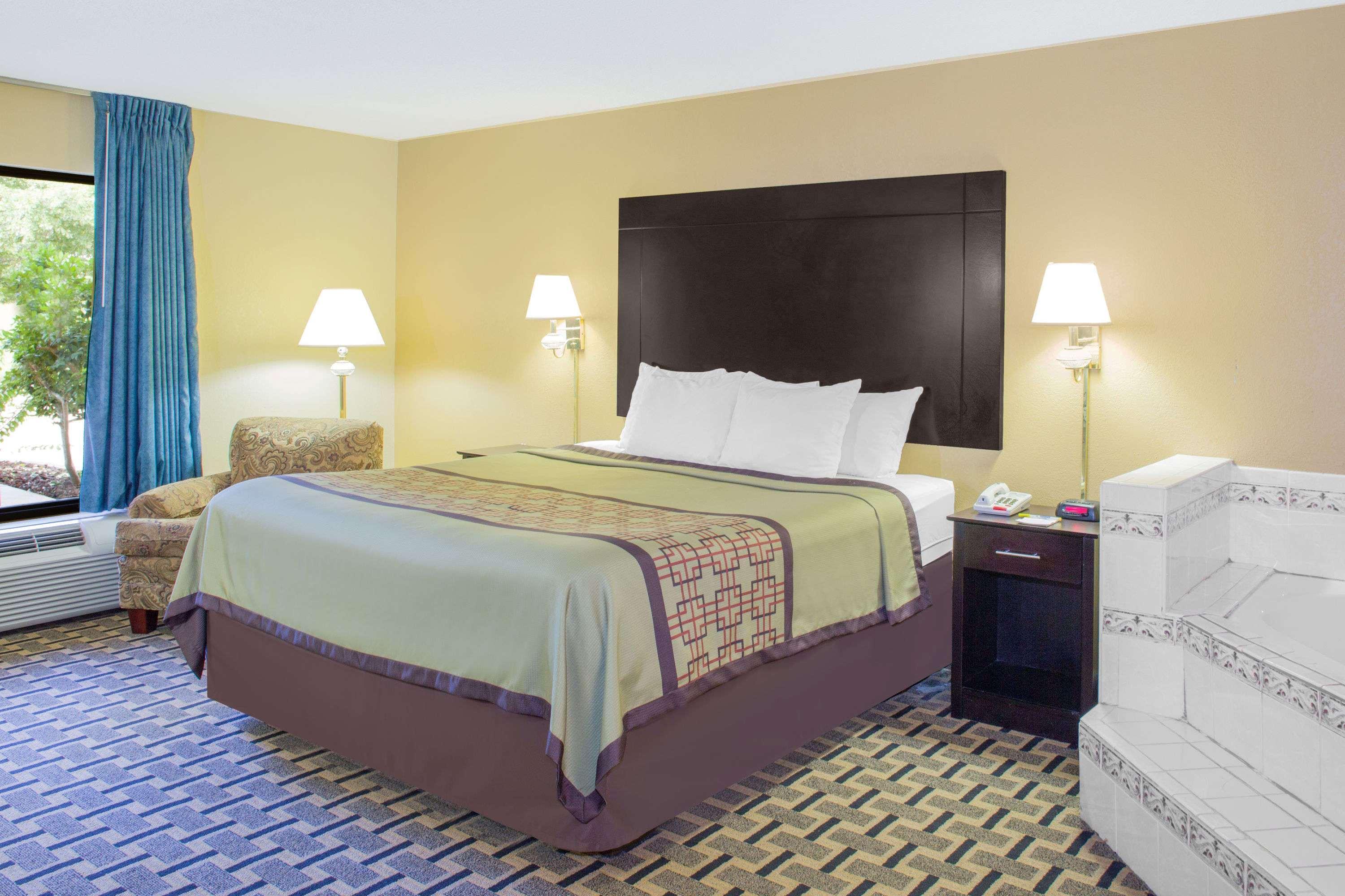 Days Inn By Wyndham Andalusia Dış mekan fotoğraf