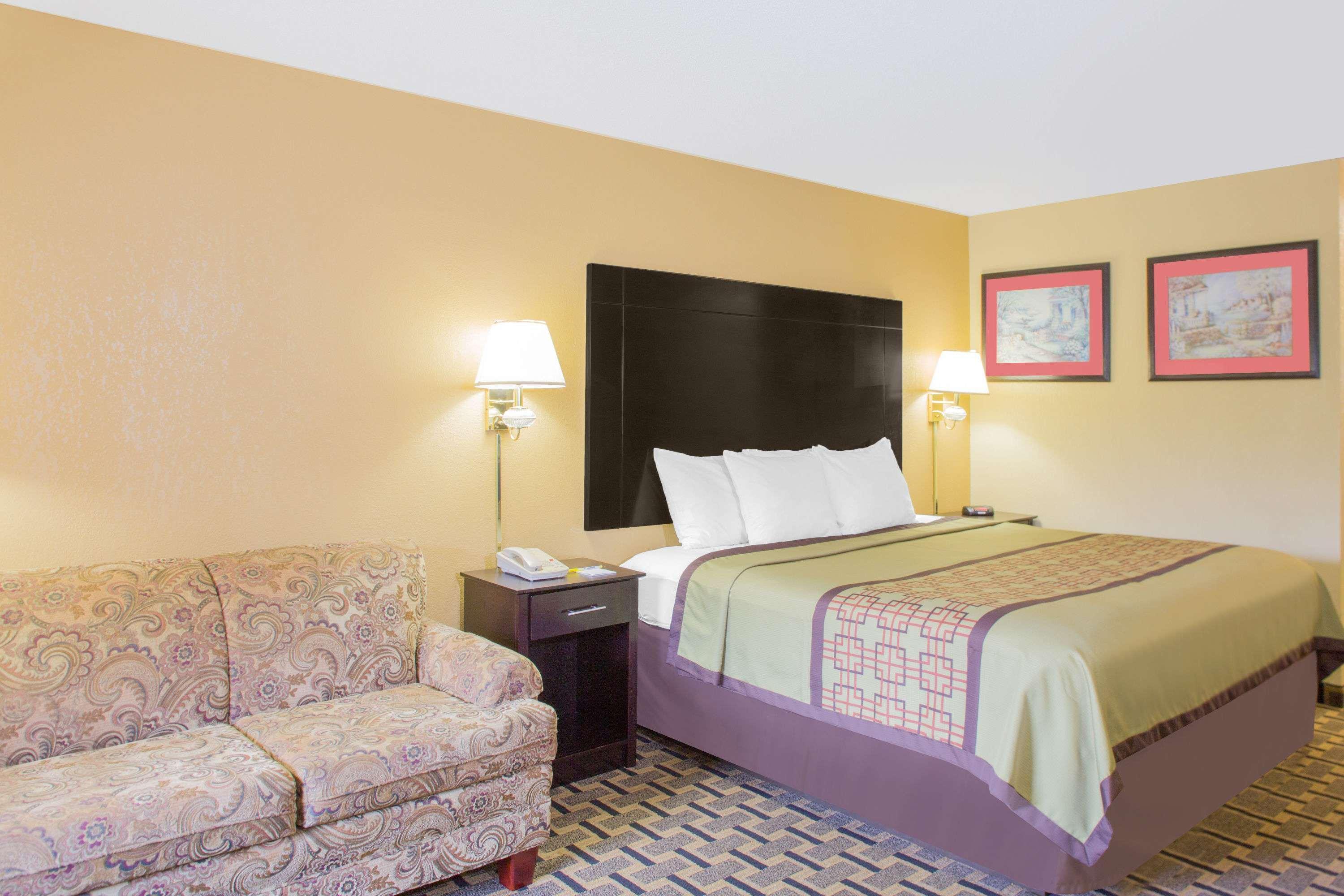 Days Inn By Wyndham Andalusia Dış mekan fotoğraf