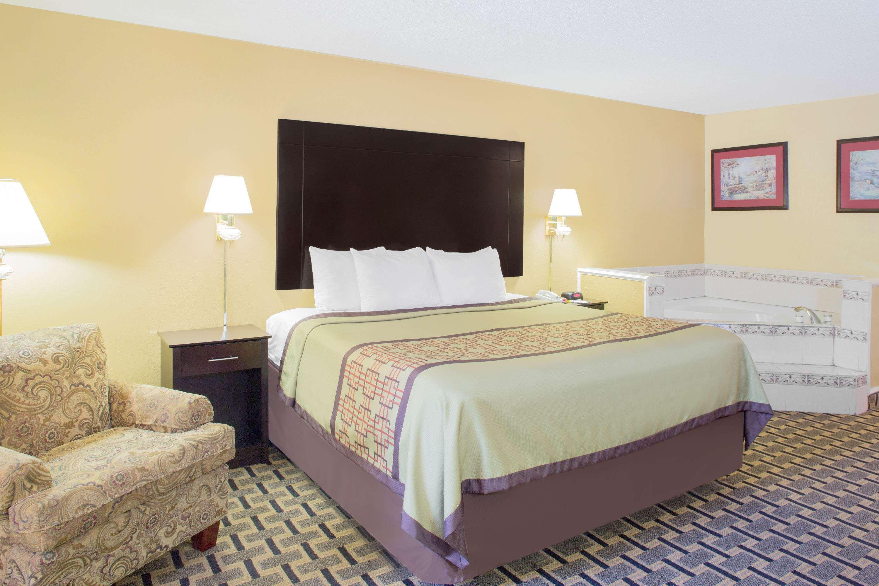 Days Inn By Wyndham Andalusia Dış mekan fotoğraf