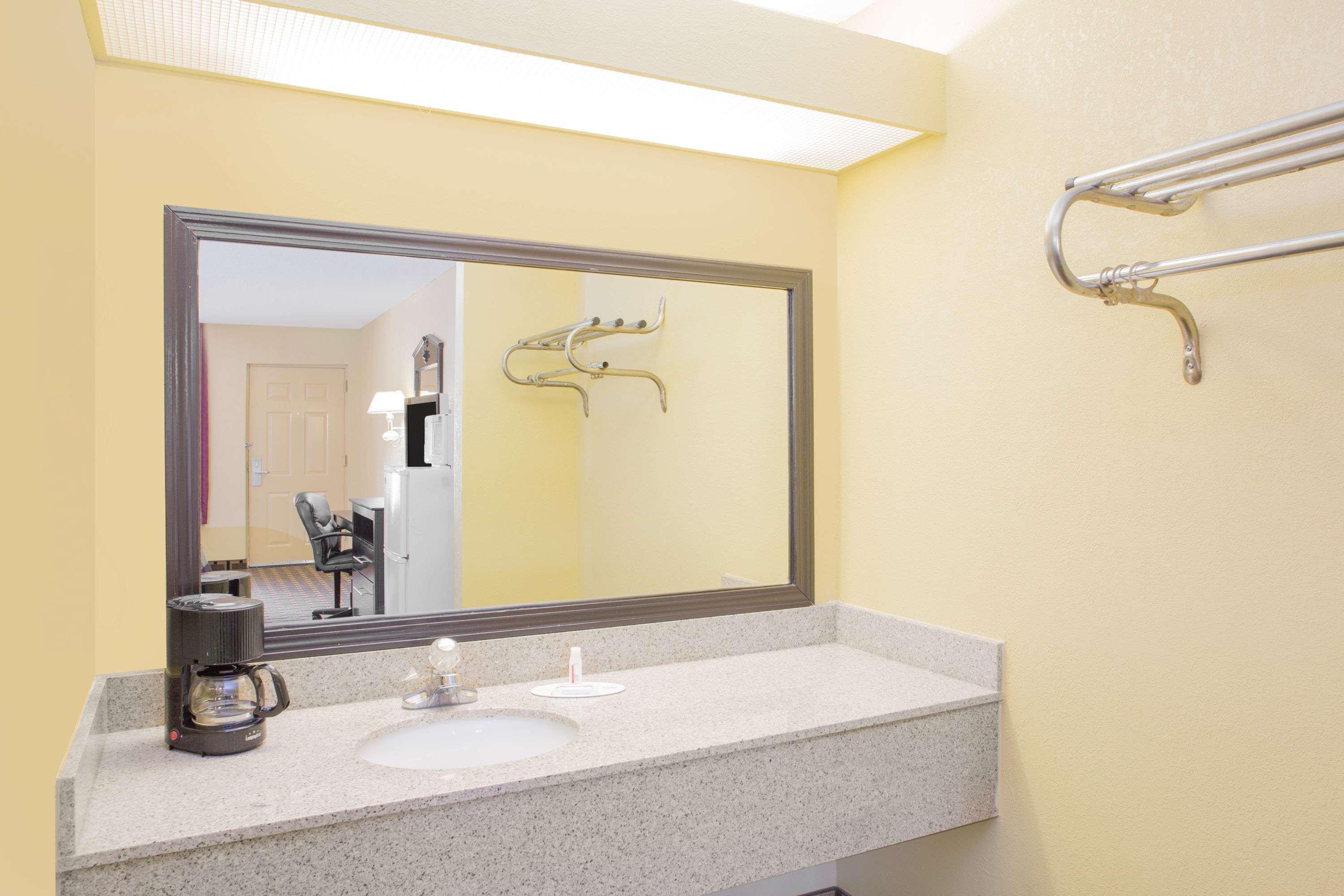 Days Inn By Wyndham Andalusia Dış mekan fotoğraf