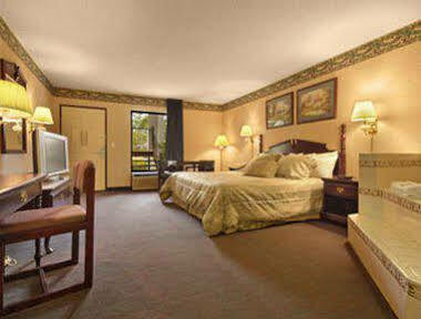 Days Inn By Wyndham Andalusia Dış mekan fotoğraf